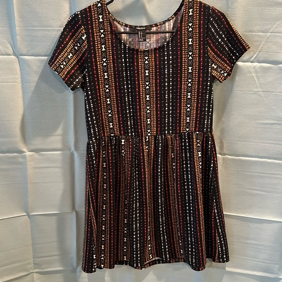 Forever 21 Dresses & Skirts - Forever 21 multi colored print, short sleeve pullover dress, size small